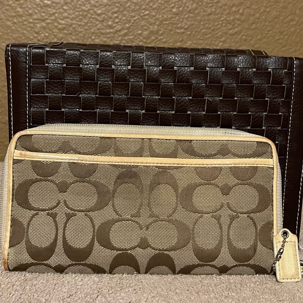 Coach Signature Patent  Trim Zip Around Wallet Wristlet